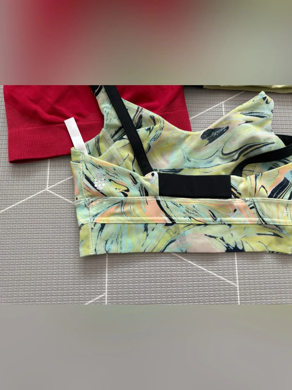 Nike|+ Free people Bundle lot of sports bras,Red,lime green & printed•••Medium